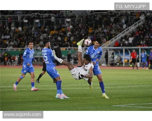 足球场上的璀璨星光瞬间展现球员们的激情与荣耀 足球场上的璀璨星光瞬间展现球员们的激情与荣耀